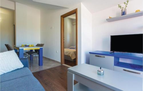 One-Bedroom Apartment In Makarska