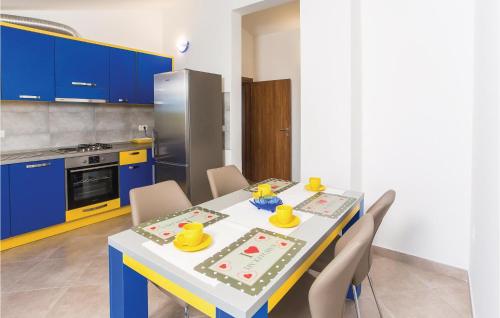 One-Bedroom Apartment In Makarska