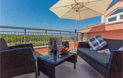 One-Bedroom Apartment In Makarska