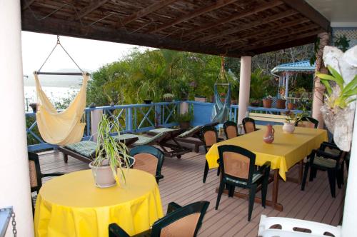 Restoran või mõni muu söögikoht majutusasutuses Villa Caribbean Dream