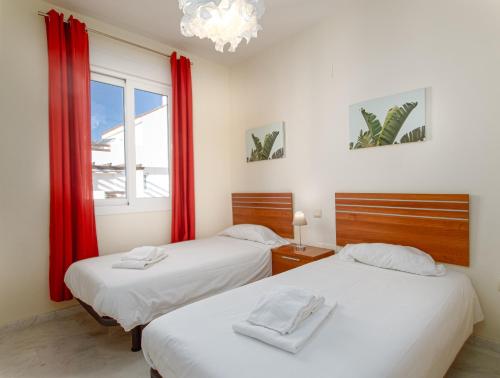 2060-2 bedrooms apt with golf in Estepona