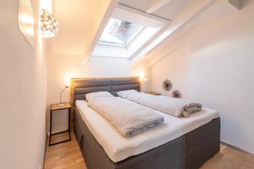 Postel nebo postele na pokoji v ubytování Haus La Rocca by Zermatt Premium Apartments