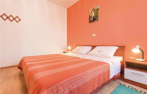Postel nebo postele na pokoji v ubytování Beautiful Home In Liznjan With Wifi