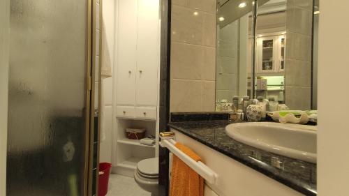 a bathroom with a sink and a toilet and a mirror at Apartamentos Horizonte Estudio (8º-801) in Calpe