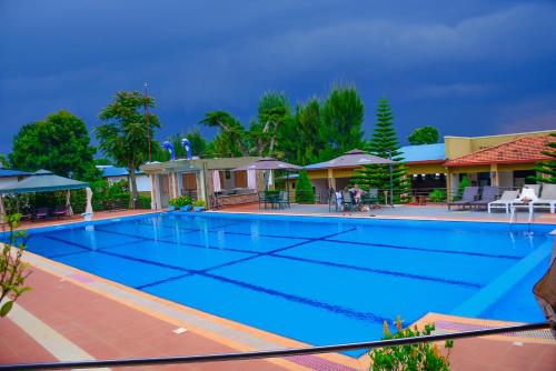 a large swimming pool in a resort at Dereva Hotel Rwamagana in Rwamagana