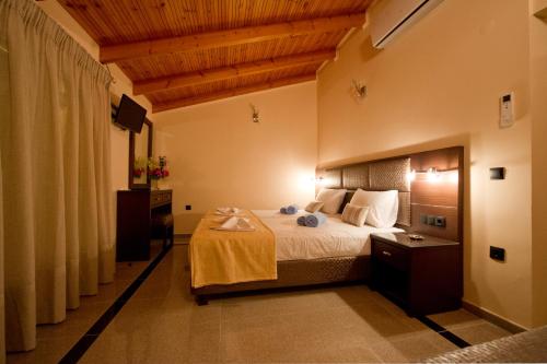 Ένα ή περισσότερα κρεβάτια σε δωμάτιο στο Πανσιόν Νίκος Βέργος
