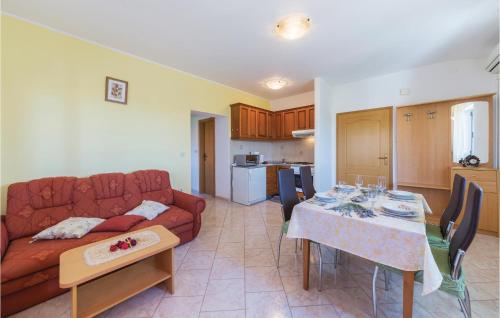 Η κουζίνα ή μικρή κουζίνα στο Two-Bedroom Apartment In Peruski