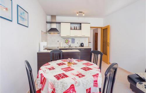a dining room with a table and chairs and a kitchen at Apartment Labin Presika Ii in Labin