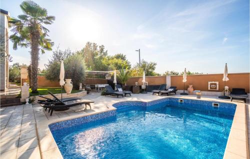 Cozy Apartment In Porec With Wifi