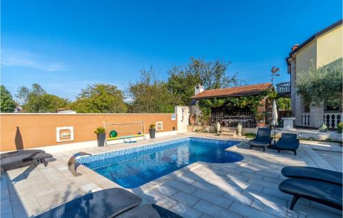 Cozy Apartment In Porec With Wifi