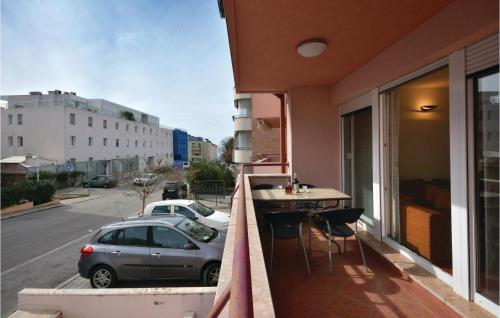 One-Bedroom Apartment Split With Sea View 02