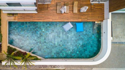 an overhead view of a swimming pool at One Bay Residence - Apartment 2 - Apartment in Pereybere in Pereybere