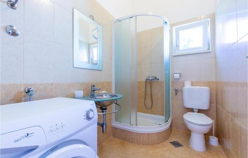 Koupelna v ubytování Nice Apartment In Vinisce With 2 Bedrooms And Wifi