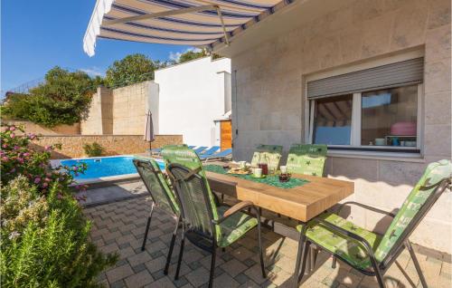 Awesome Home In Makarska