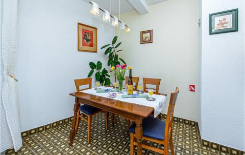 Beautiful Apartment In Dubrovnik With Wifi