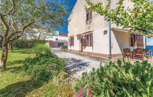 Two-Bedroom Apartment In Fazana