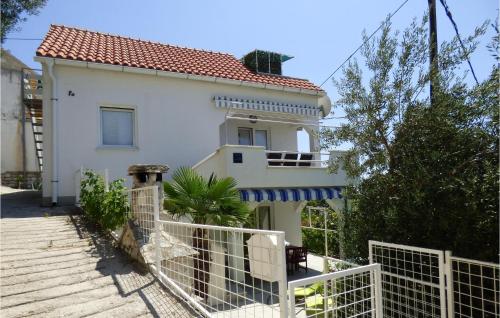 3 Bedroom Beautiful Home In Mimice
