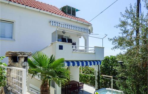 Πισίνα στο ή κοντά στο 3 Bedroom Beautiful Home In Mimice