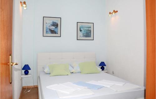 Postelja oz. postelje v sobi nastanitve Amazing Apartment In Baska Voda With Wifi