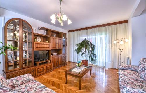 Posezení v ubytování Stunning Home In Labin With Wifi