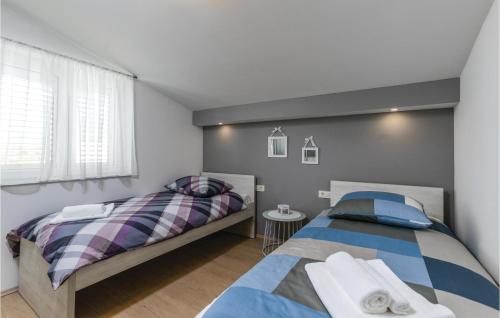 Krevet ili kreveti u jedinici u okviru objekta Stunning Apartment In Kastel Gomilica With Wifi