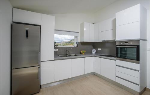 Two-Bedroom Apartment In Kastel Gomilica