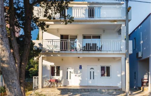 Balkón nebo terasa v ubytování Two-Bedroom Apartment In Blace