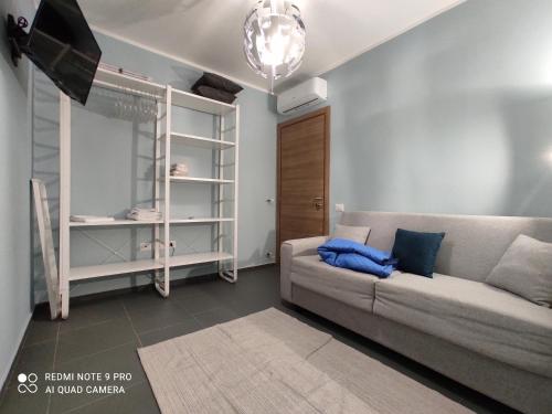 a living room with a couch and a tv at bbnapl'est in Naples