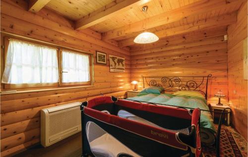 a bedroom with a bed in a log cabin at Stunning Home In Krasic With Sauna in Krašić
