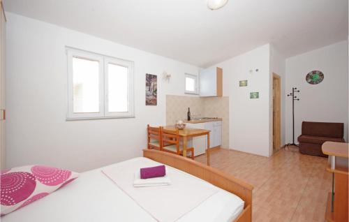 Gallery image of Beautiful Apartment In Makarska With House Sea View in Makarska