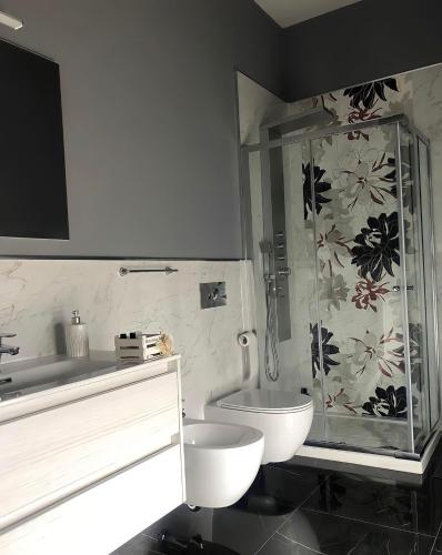 a bathroom with a shower and a toilet and a sink at L'ANGELICA AFFITTACAMERE in Grottaminarda