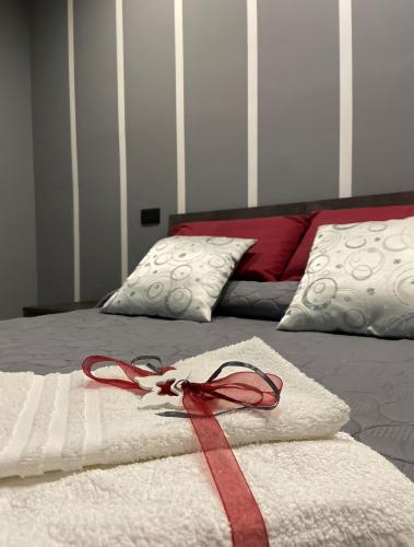 a red ribbon sitting on top of a bed at L'ANGELICA AFFITTACAMERE in Grottaminarda