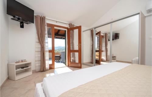 Gallery image of 3 Bedroom Nice Home In Cara in Zavalatica