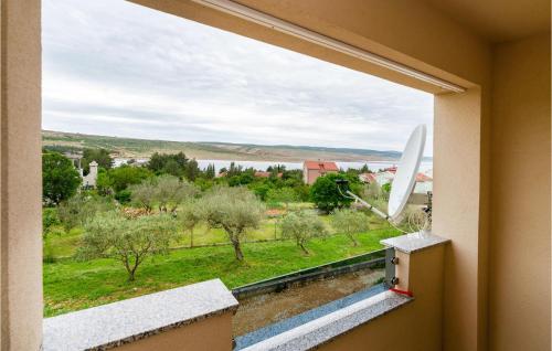 2 Bedroom Lovely Apartment In Rovanjska