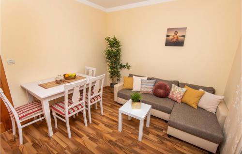 Χώρος καθιστικού στο Nice Apartment In Podstrana With Wifi