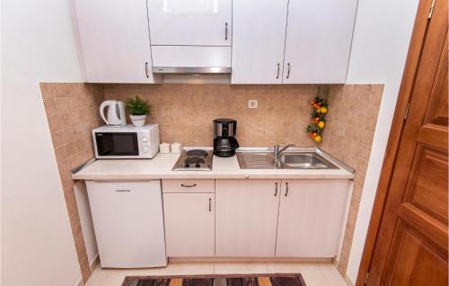 1 Bedroom Amazing Apartment In Podstrana