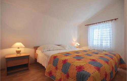 Ένα ή περισσότερα κρεβάτια σε δωμάτιο στο Awesome Apartment In Trogir With 1 Bedrooms