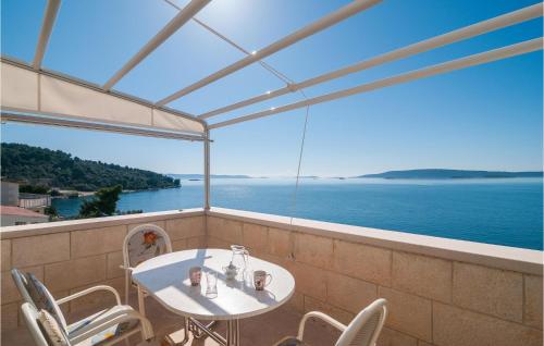 Gorgeous Apartment In Okrug Donji