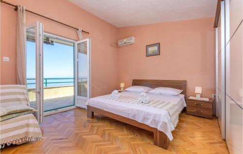 Postel nebo postele na pokoji v ubytování Lovely Home In Makarska With Kitchen