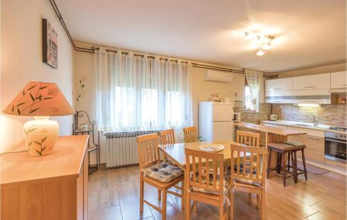 Two-Bedroom Apartment In Fazana