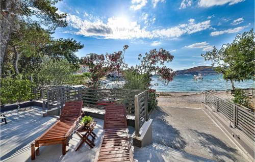 2 Bedroom Beach Front Home In Okrug Gornji