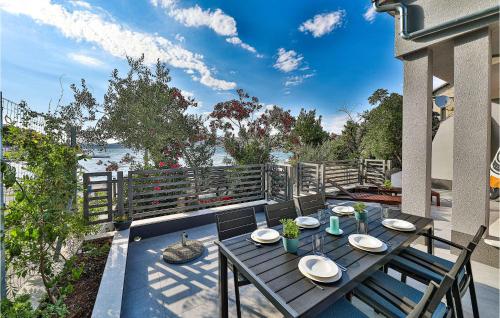 Gorgeous Home In Okrug Gornji With Wifi