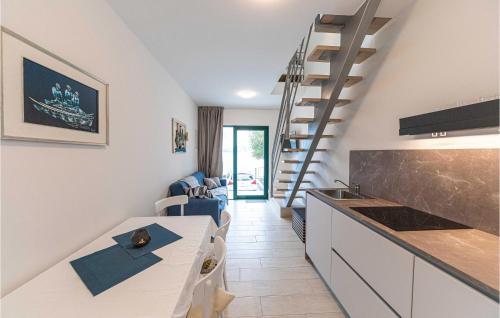 2 Bedroom Beach Front Home In Okrug Gornji