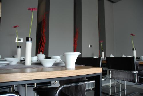 a table with white vases on top of it at B&B Habita in Modica