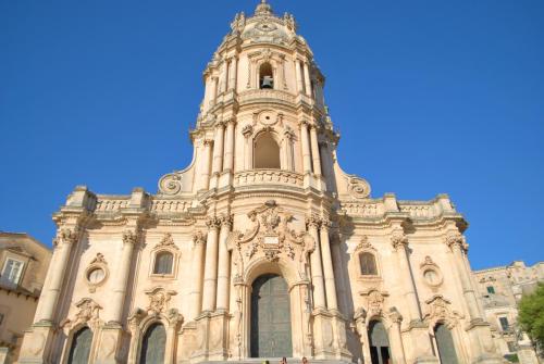 a large building with a tower on top of it at B&B Habita in Modica