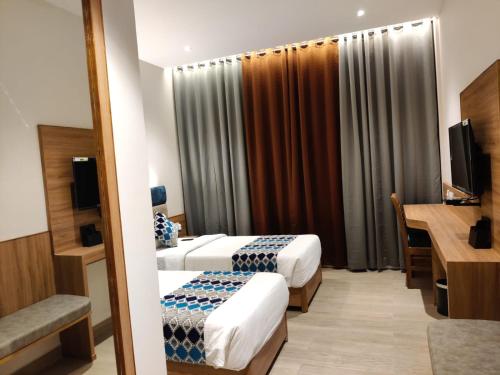 Postel nebo postele na pokoji v ubytování Mermaid Resorts & Banquets