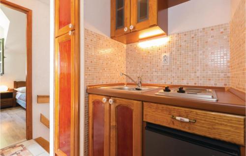 Koupelna v ubytování Beautiful Home In Baska Voda With Kitchen