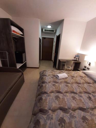 Postel nebo postele na pokoji v ubytování Hotel Venezia