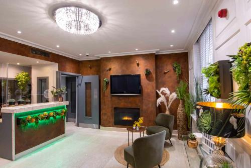 TV a/nebo společenská místnost v ubytování Howard Winchester Hotel