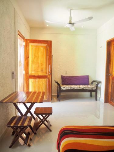 a living room with a bench and a table at Hotel Maya Balam in Xpujil